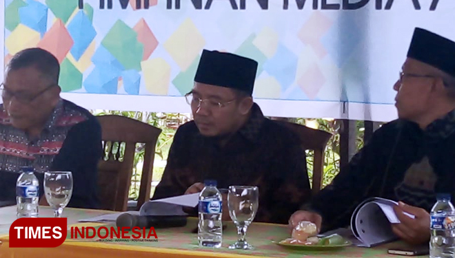 Bupati Lombok Utara Najmul Akhyar (tengah) saat menghadiri Forum Silahturahmi Pimpinan Daerah Kabupaten Lombok Utara bersama pimpinan media