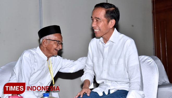 Nyak Sandang bertemu Jokowi di Banda Aceh. (FOTO: Setneg for TIMES Indonesia)