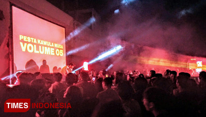 Suasana acara Pesta Kawula Muda Vol. 5 di Restauran Oura, Jumat (14/12/18) malam. (FOTO: Dinda/TIMES Indonesia)