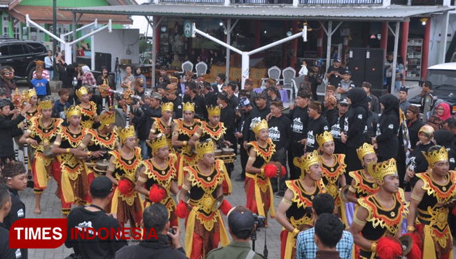 Tarian dalam rangkaian Festival Bromo 2018 di Desa Ledog, Kecamatan Tosari, Kabupaten Pasuruan. (FOTO: AJP/TIMES lndonesia)