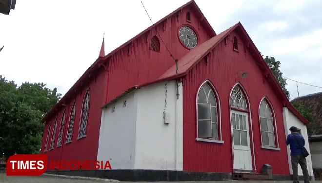 Gereja merah berusia ratusan tahun di Kota Probolinggo. (FOTO: Happy L. Tuansyah/TIMES Indonesia)