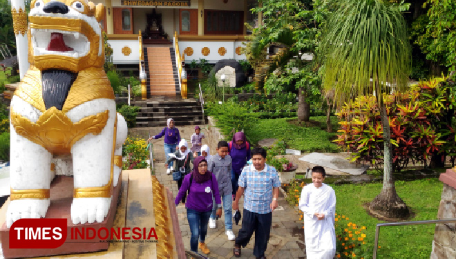 Para peserta Touring De Tolerance begitu menikmati wisata toleransi ini hingga merasa waktunya kurang lama. (FOTO: Muhammad Dhani Rahman/TIMES Indonesia) 