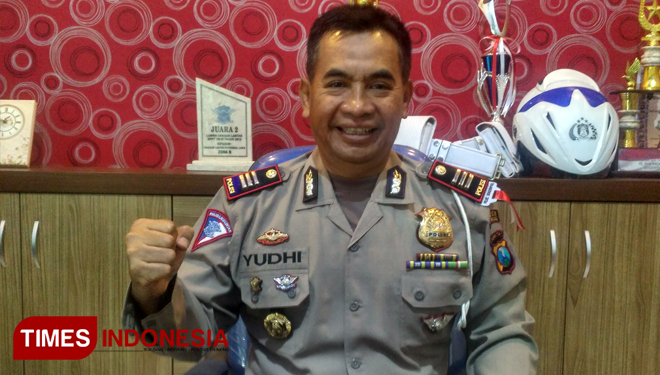 Kasatlantas Polres Bondowoso AKP Yudhiono saat ditemui di ruang kerjanya (FOTO: Moh Bahri/TIMES Indonesia) 