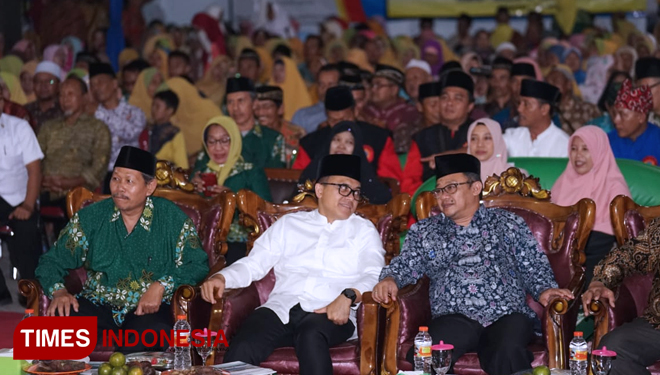 Bupati Banyuwangi Abdullah Azwar Anas bersama dengan jajaran Pengurus Pusat Muhammadiyah. (FOTO: Rizki Alfian/TIMESIndonesia)