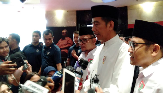 Presiden Jokowi usai acara konsolidasi caleg PKB dan haul ke-9 GusDur di Balai Sarbini, Jakarta