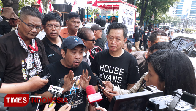 Joshua Manurung, Korlap Aksi Komite Penyelamat Aset negara. (FOTO: Alfi Dimyati/TIMES Indonesia)