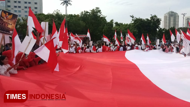 Cinta Tanah Air Gerakan Jaga Indonesia Kibarkan Bendera Merah Putih Raksasa Di Monas Times 3005