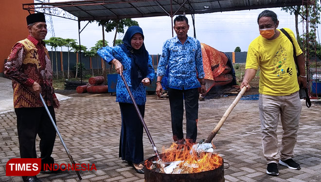 pembakaran-KTP-di-Probolinggo-a.jpg