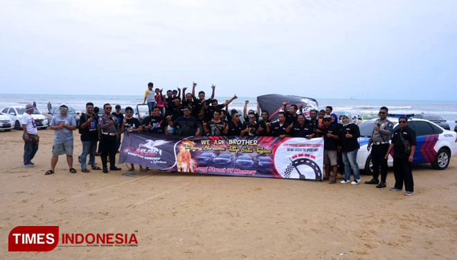 Para member komunitas VLOC di Pantai Wisata Lombang, Sumenep (Foto: VLOC for TIMES Indonesia)