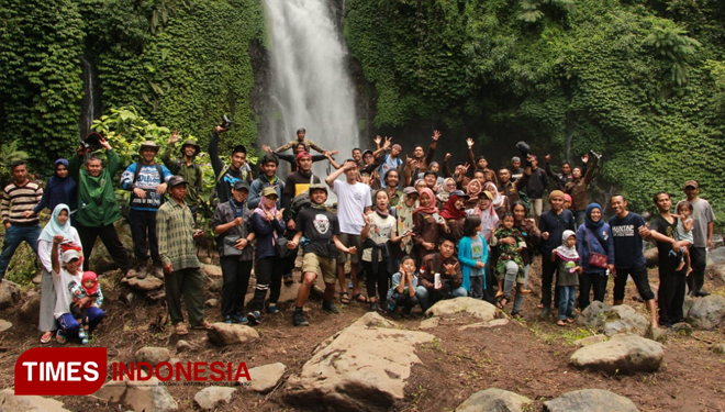 Ratusan peserta dari Profauna Indonesia, fotografer Probolinggo, dan sejumlah mahasiswa sedang menikmati sensasi petualang di alam bebas, di Air Terjun Kalipedati, Kabupaten Probolinggo, Jawa Timur.(FOTO: Hendra Kristianto for TIMES Indonesia)