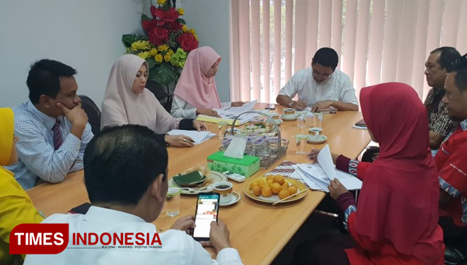 Tanda tangan nota kesepakatan kerjasama PT BANK SARANA PRIMA MANDIRI ( SPM ) Pamekasan dengan PT BANK JATIM SYARIAH ( BJS ) di ball room bjs Surabaya