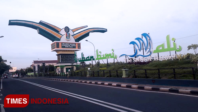 Tagline Kabupaten Tuban, The Spirit of Harmoy di Perbatasan Tuban-Babat Lamongan. (FOTO: Achmad Choirudin/TIMES Indonesia)