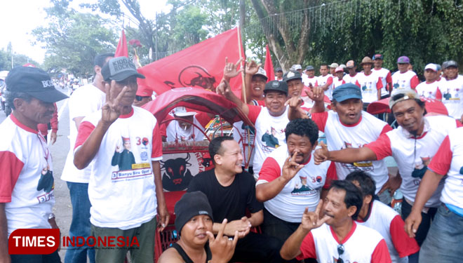 Banyu Biru Djarot saat berkumpul bersama para relawan pendukungnya. (Foto : Erwin Wahyudi / TIMES Indonesia).