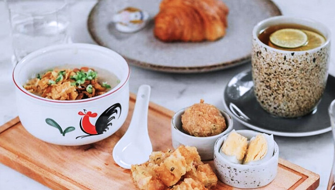 Porridge with Cakwe & Salted Egg (FOTO: instagram Oura) 