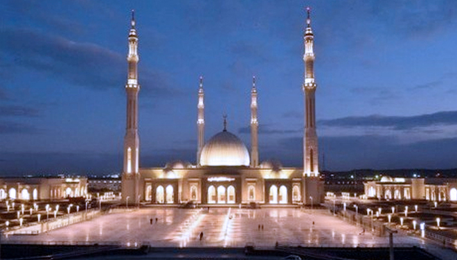 Masjid Al-Fattah Al-Alim di Kairo, Mesir.