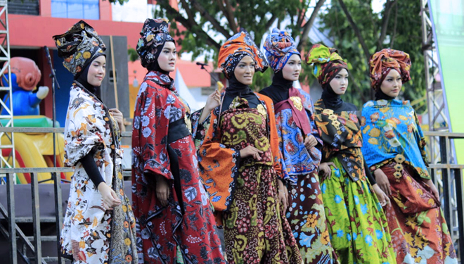 ILUSTRASI: Fashion Show Batik. (FOTO: Istimewa)