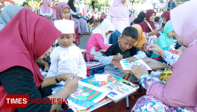 TIMES-Indonesia-Pasar-Rakyat-Bangkalan-Lomba-Mewarnai-2.jpg