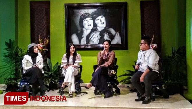 Lia Chandrasari, Shandy Purnamasari, Tanti Widia berbagi pengalaman karir dan keluarga di acara MOM, Karir Sukses & Keluarga Bahagia, pasti bisa. Minggu (06/01/19). (FOTO: Nadya/TIMES Indonesia)