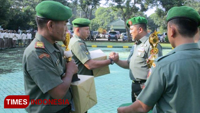 upacara-bendera-rutin-senin..jpg