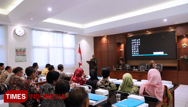 Ir. Noer Nahar Hussain Wakil Bupati Tuban Bumi Wali The Spirit Of Harmony menyampaikan sambutan di hadapan ASN, Selasa (08/01/2019) (FOTO: Agus Media Senter Humas Pemkab Tuban For TIMES Indonesia)