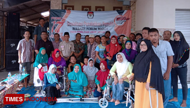 Pemilih disabilitas saat mengikuti sosialisasi yang dilakukan KPU Lamongan beberapa waktu lalu. (FOTO: dok TIMES Indonesia)