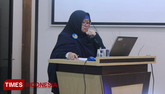 Dr. Emma Budi Sulistiarini, ST.,MT. (saat presentasi ujian Disertasi Doktor). (FOTO: AJP/TIMES Indonesia)