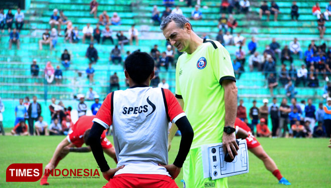 Latihan perdana Arema FC diperkuat oleh 5 pemain baru dan Pelatih baru Milo Seslija di Stadion Gajahyana Malang. Kamis, 10/1/2018. (Foto: Tria Adha/TIMES Indonesia)