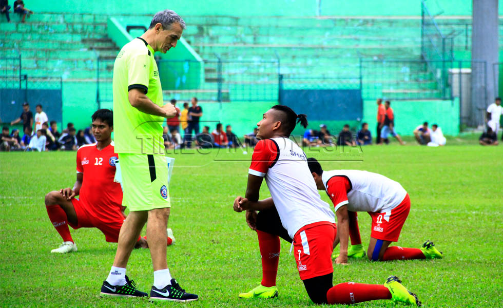 Tim Arema FC saat latihan di Stadion Kanjuruhan Malang. (FOTO: Tria Adha/TIMES Indonesia)