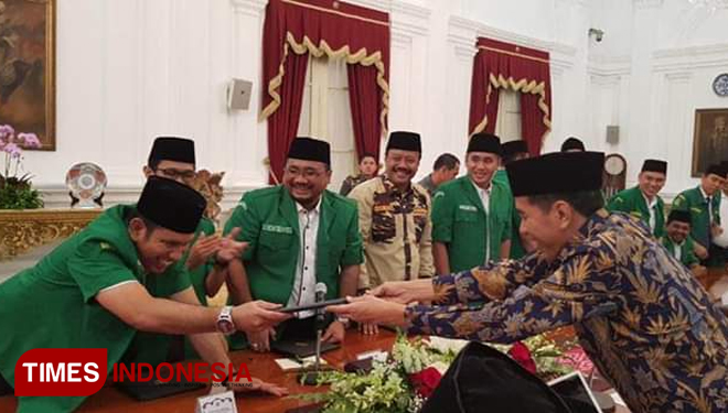 Presiden RI Jokowi bersama pengurus PP GP Ansor di Istana Merdeka Jakarta, Jumat (11/1/2019).(FOTO: Kusnin/TIMES Indonesia)