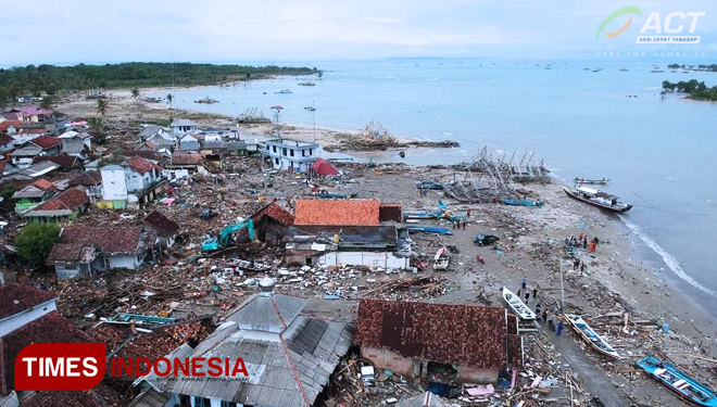 Puing-puing pasca tsunami di Pandeglang, Banten menyisakan kepedihan dan keterpurukan bagi warga terdampak bencana. (FOTO: AJP/TIMES Indonesia)