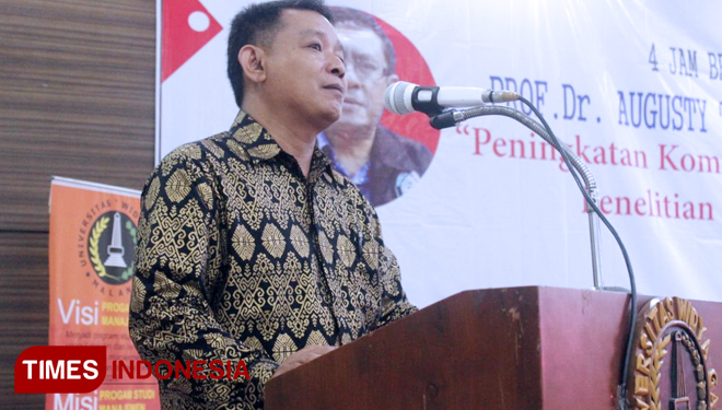 Dr. Survival, SE.,MM., (ketua Panitia Kuliah Tamu) saat beri laporan kegiatan (FOTO: AJP/TIMES Indonesia)