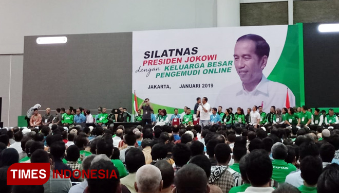 Ratusan mitra pengemudi Ojol gelar silaturahmi bersama Presiden Jokowi di Jiexpo Kemayoran, Jakarta, Sabtu (12/1/2019). (FOTO: Rahmi Yati Abrar/TIMES Indonesia)