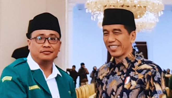 Ketua Pimpinan Wilayah GP Ansor NTB, Zamroni Aziz (Kiri) saat bertemu dengan Presiden Jokowi di Istana Negara, Jakarta, Sabtu (12/1/2019).(FOTO: Istimewa). 