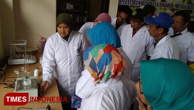 Ketika Orang Tua Belajar Budidaya Anggrek di Polbangtan Malang