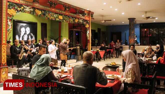 Indonesia-Cultural-Dinning.jpg