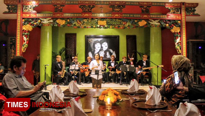 Penampilan Pesona Keroncong pada Indonesia Cultural Dinning Series ke 38, Selasa (15/01/19) malam. (FOTO: Dinda Eka Sari/TIMES Indonesia)