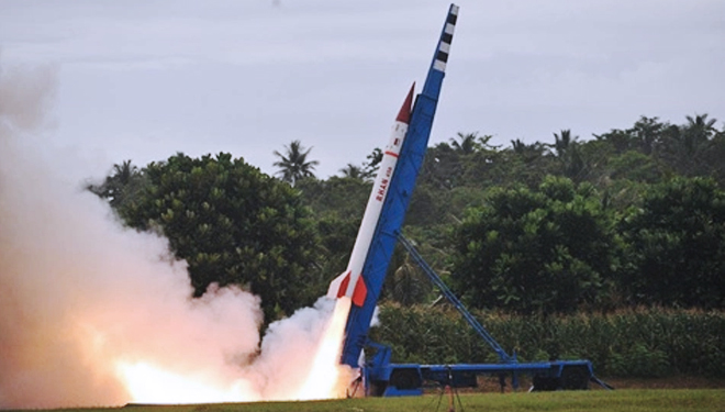 Roket balistik ground to ground,  Rhan-450 yang berhasil diuji terbang LAPAN.(FOTO: lancer cell)