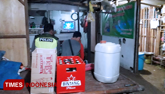TIMES-Indonesia-Miras-di-Warung-Remang-Remang-tuban-2.jpg