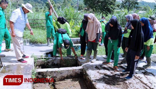 TIMES-Indonesia-Praktik-Teknologi-Biogas-Mahasiswa-Polbangtan-Malang-2.jpg