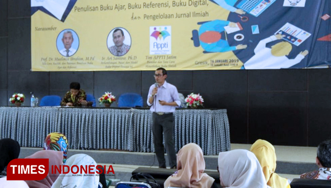 Workshop buku ajar oleh Biro PHPI Universitas Muhammadiyah Gresik (UMG), Rabu, (16/1/2019). (FOTO: Humas UMG - Abdurrahman Faris/AJP TIMES Indonesia)