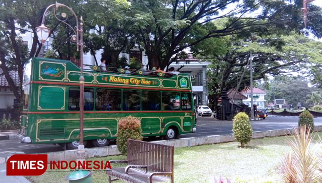 Tampak Bus Macito dari Samping. (FOTO: Bella/TIMES Indonesia)
