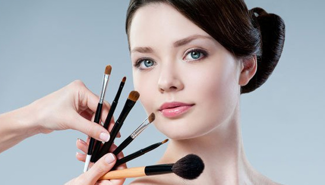 ILUSTRASI - Make Up. (FOTO: Shutterstock)
