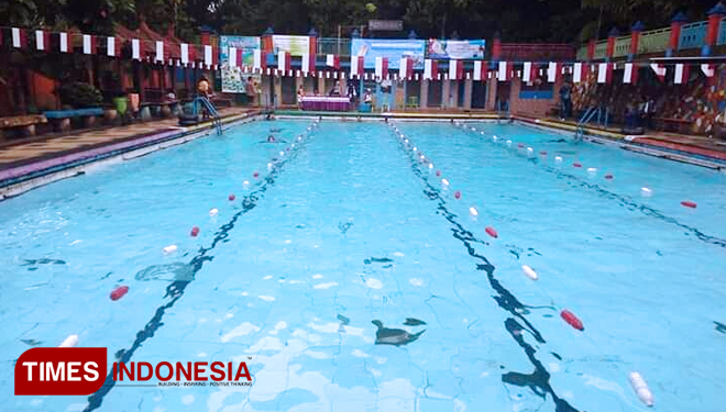 The adult swimming pool in Metro Public Bathing is being renovated. (PHOTO: Binar Gumilang/TIMES Indonesia)