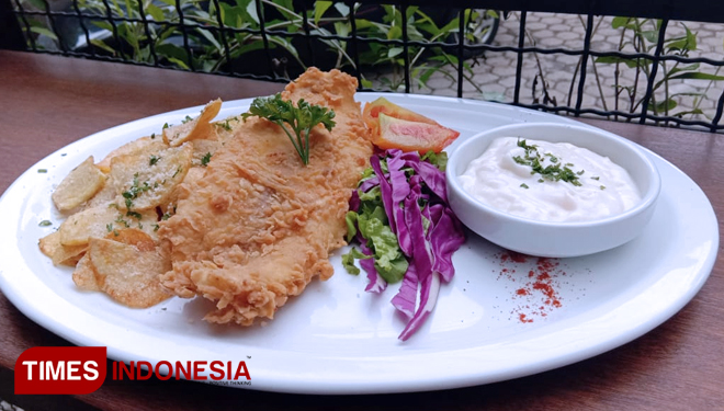 Fish O’ Chips (fried dory fish, and french fries served with our homamade choice of sauce). (FOTO: Bella/TIMES Indonesia)
