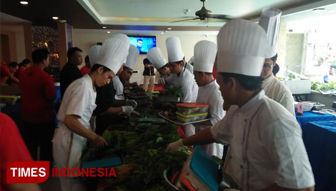 Para Chef dan Beverage saat mengikuti 7th Bali Culinary Festive yang bertempat di Quest San Hotel, Denpasar, Senin (21/1/2019).(FOTO Khadafi/TIMES Indonesia).