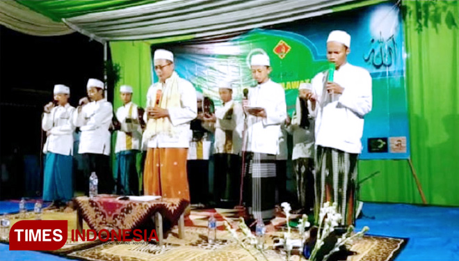 Proses pelaksanaan pengabdian mahasiswa Organisasi Mahasiswa Jember UIN Malang 2019. (FOTO: AJP/TIMES Indonesia)