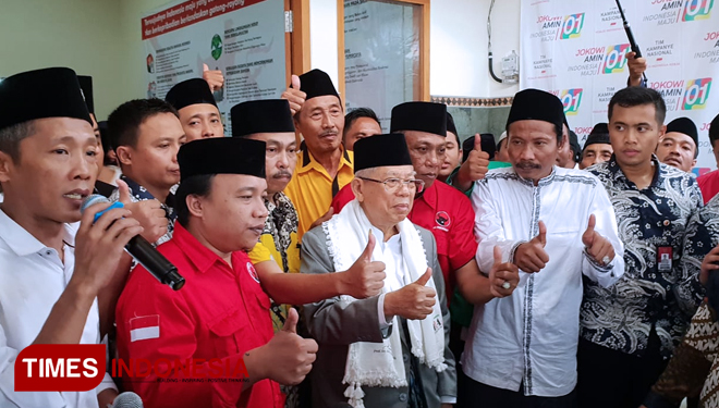 Cawapres KH Ma'ruf Amin sesaat setelah meresmikan Kantor TKD Trenggalek. (FOTO: Monang Sinaga for TIMES Indonesia).