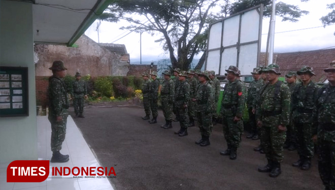 Pelaksanaan Apel Pembukaan Minggu Militer di Koramil Kordinator Kodim 0818/ 01 Pujon. (FOTO: AJP/TIMES Indonesia)