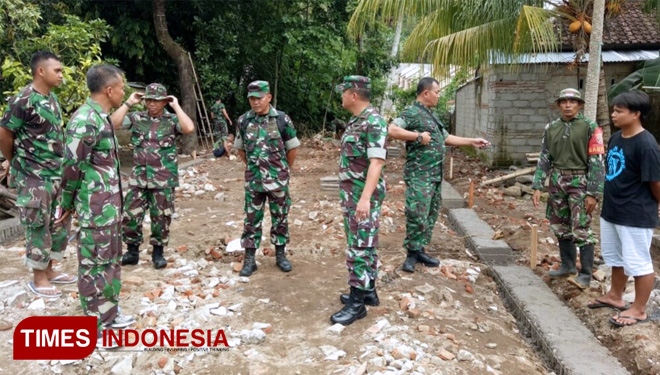 Suasana peninjauan sasaran kegiatan Opster TNI 2019 di wilayah Kecamatan Gunungsari, Lombok Barat oleh Kasrem 162/WB Letkol Inf Endarwan Yansori. (FOTO: Penrem WB for TIMES Indonesia) 