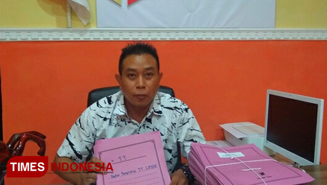 Ketua Bawaslu Kota Madiun, Koko Heru Purwoko saat ditemui di ruang kerja. (FOTO: Pamula Yohar C/TIMES Indonesia)